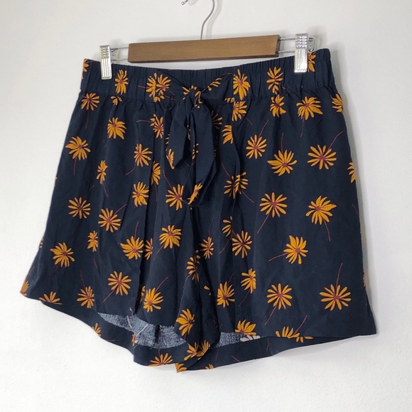 Madewell Pull On Tie Short In Fresh Daisies - Picture 10 of 11